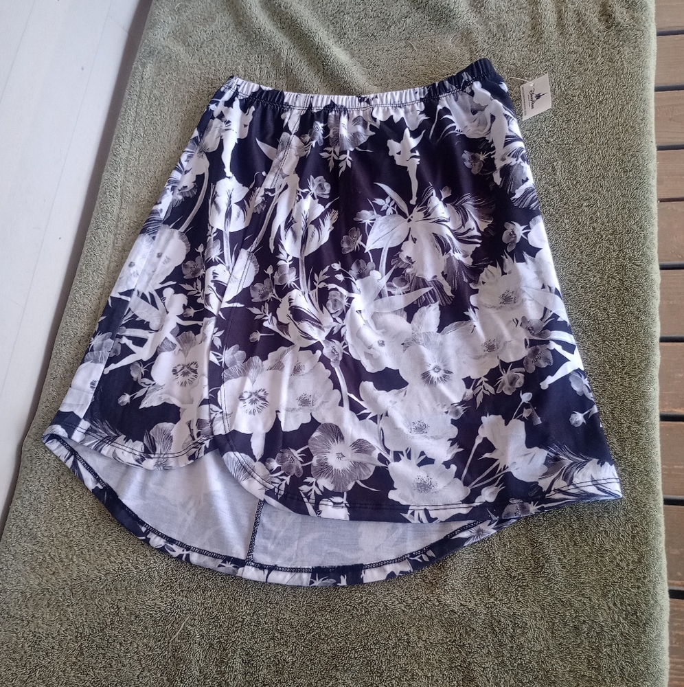 Disney Parks Disney Boutique  Black And White Floral Tinkerbell Skirt M NWT
